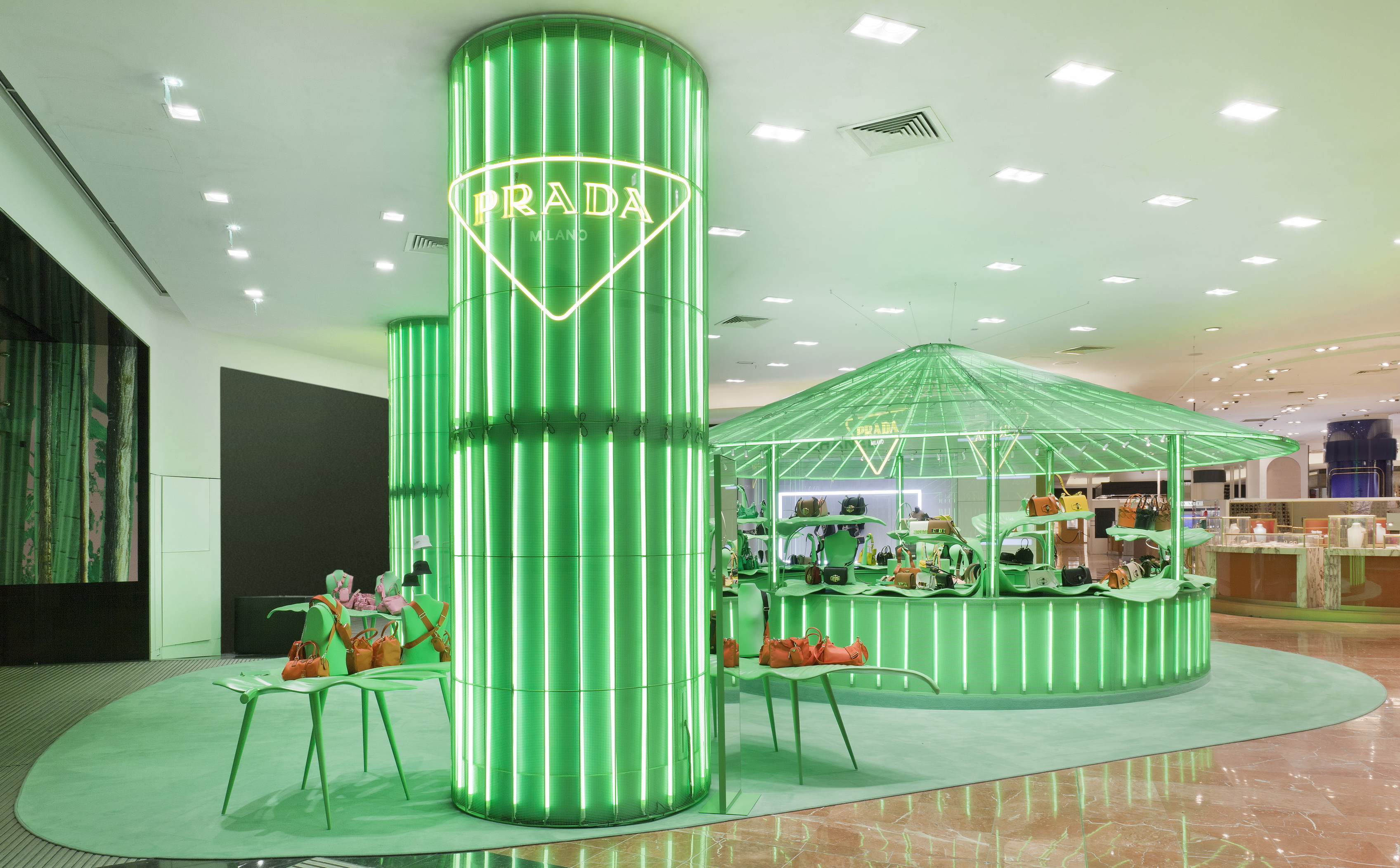 巴黎春天百货 Prada "Hyper Leaves" 特别项目-16