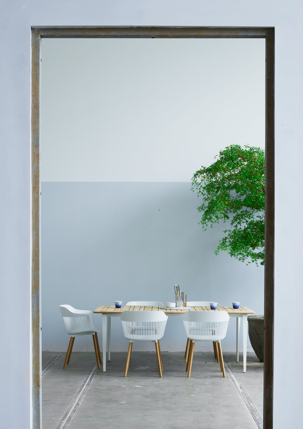 轻盈透明,经典重生的 AIIR chair-3