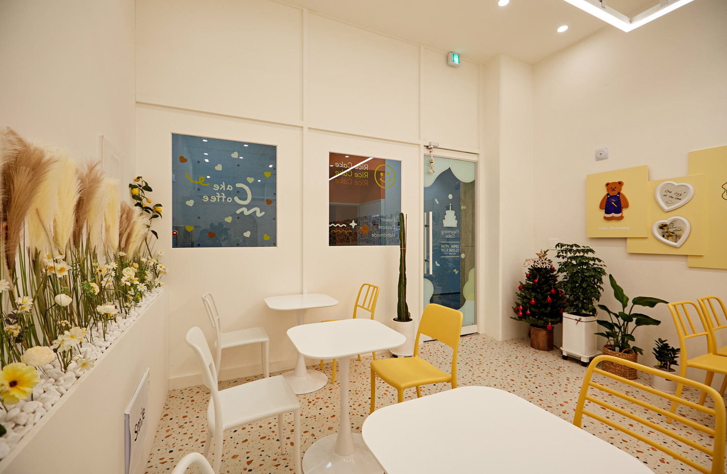 17 分满分的黄色咖啡厅设计-9