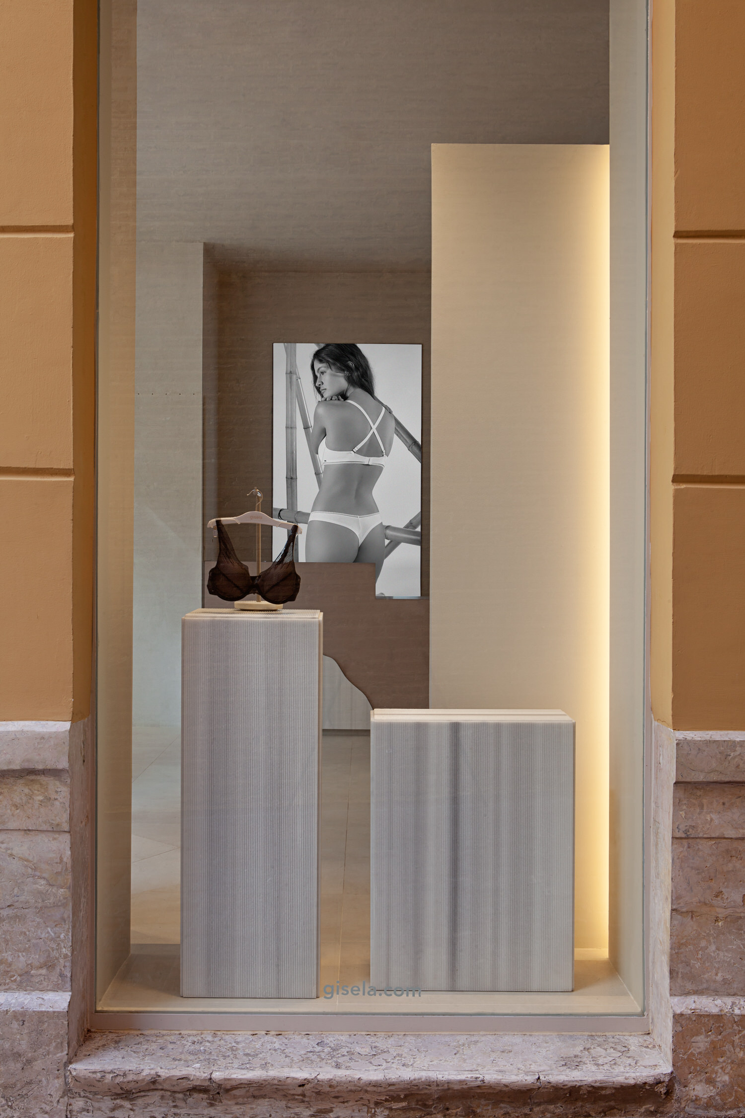 西班牙内衣品牌Ciszak Dalmas Ferrari新概念体验设计-30