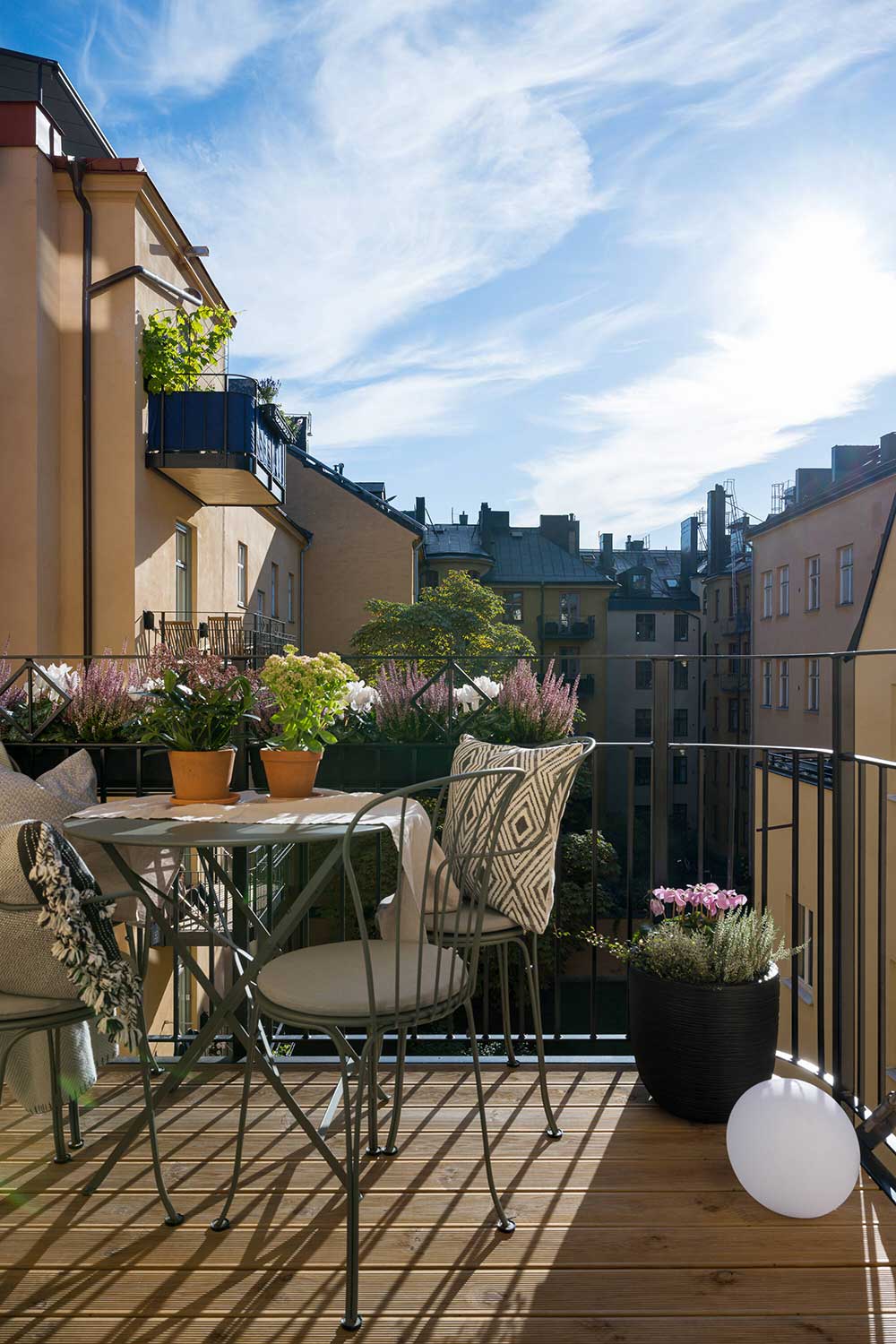 平静与宁静：斯德哥尔摩精致的单色公寓-13