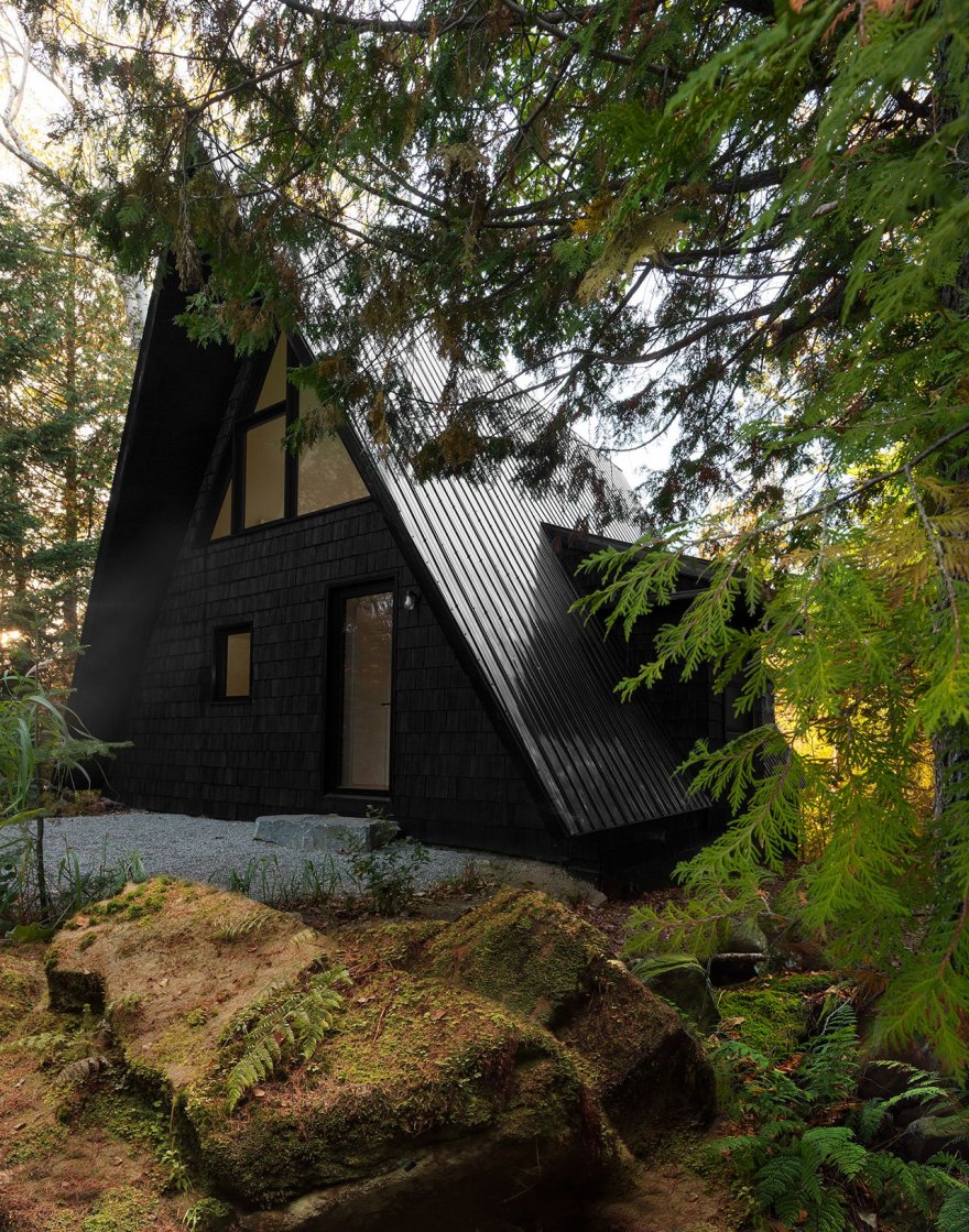 An A-Frame Storybook Hideaway in Canada’s Laurentian Mountains-8
