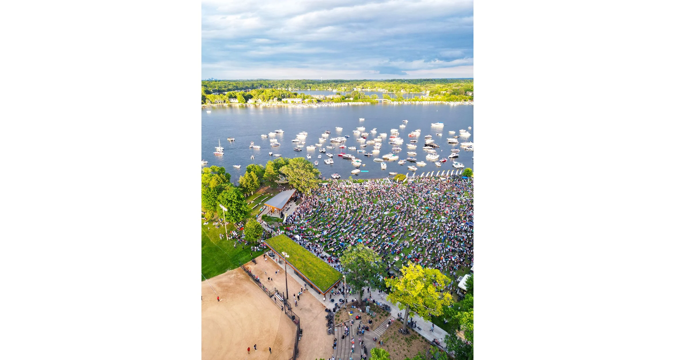 埃尔西奥公共区域（注：celsior作为生僻词，若这是特定名称，E·celsior 可能是个性化的拼写，以上埃尔西奥为音译，Commons 常见义为公共区域 ） 丨美国丨VJAA-8