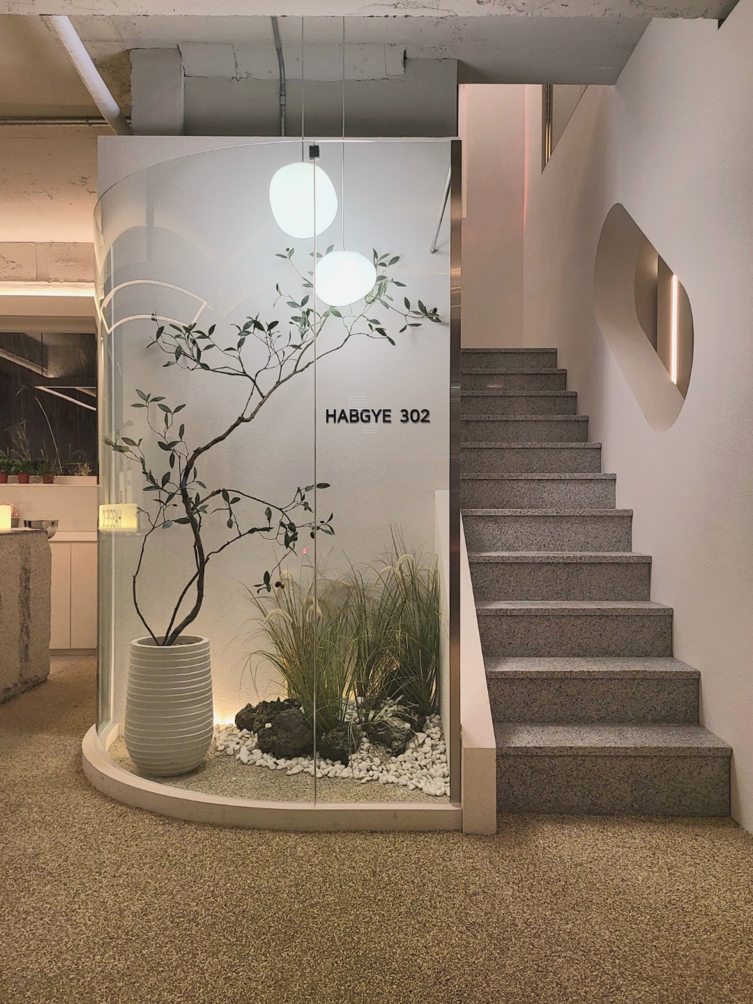 40 坪高级感十足的韩国窗源咖啡厅设计-23