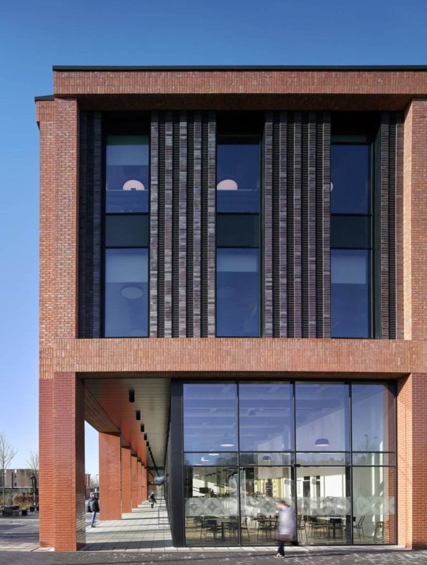 英国斯塔福德郡大学创新枢纽中心丨Feilden Clegg Bradley Studios-11