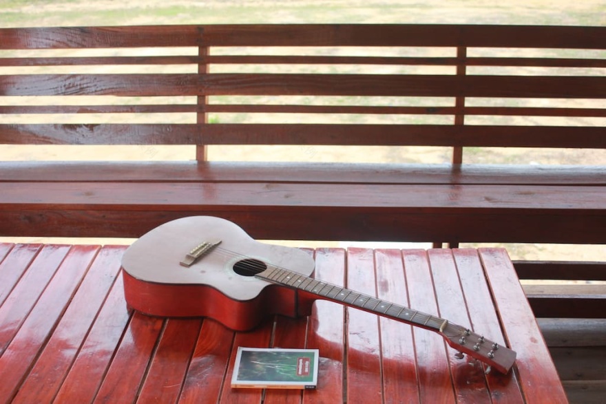 泰式两层半砖半木风格住宅-11