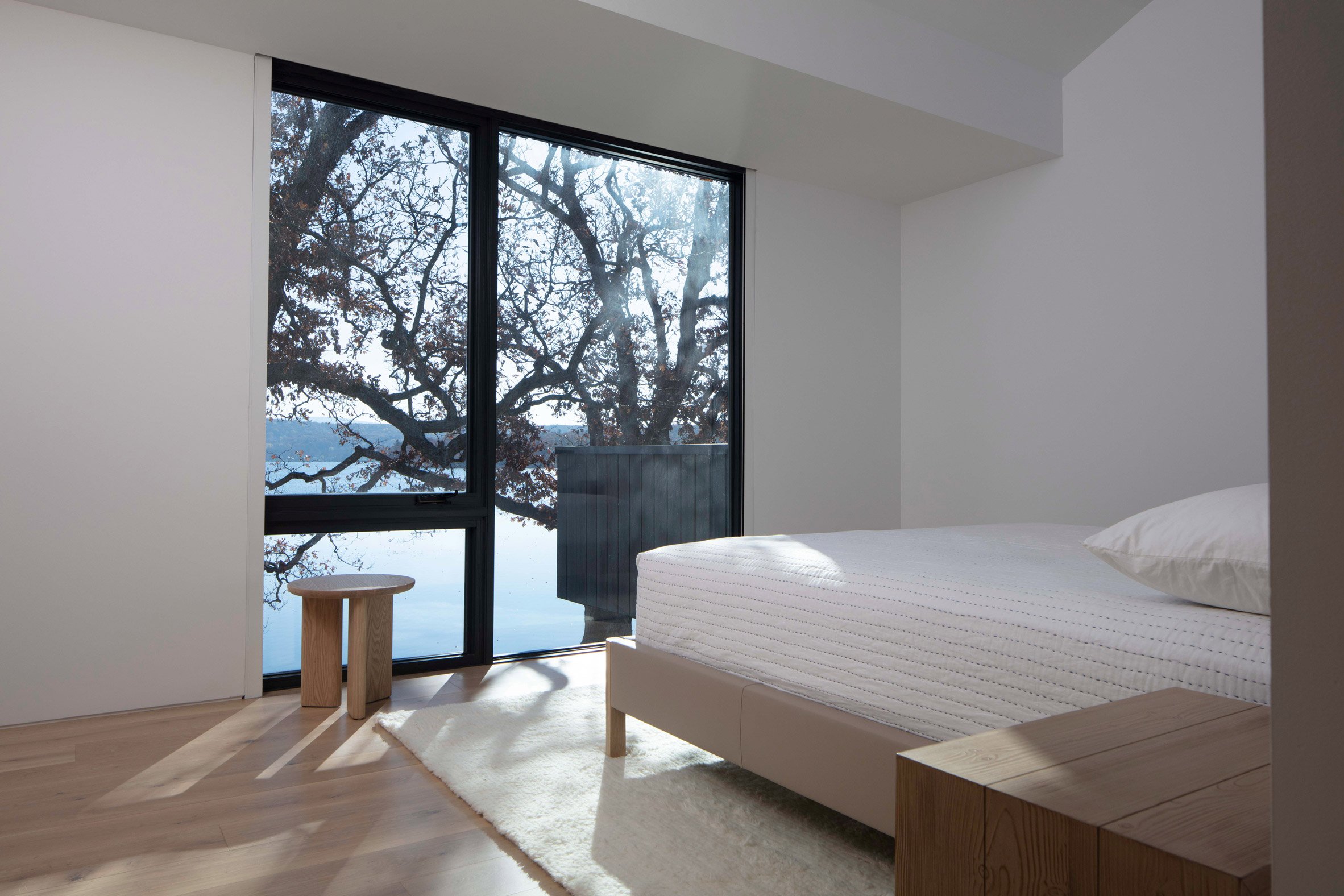 纽约州 Copake Lake House | 雕塑般的翼形屋顶与自然共生-11