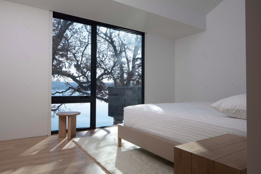 纽约州 Copake Lake House | 雕塑般的翼形屋顶与自然共生-11