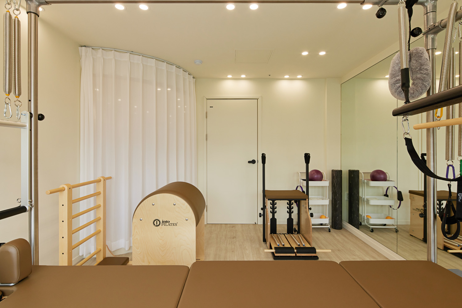 优雅白色调，打造温馨家居空间-9