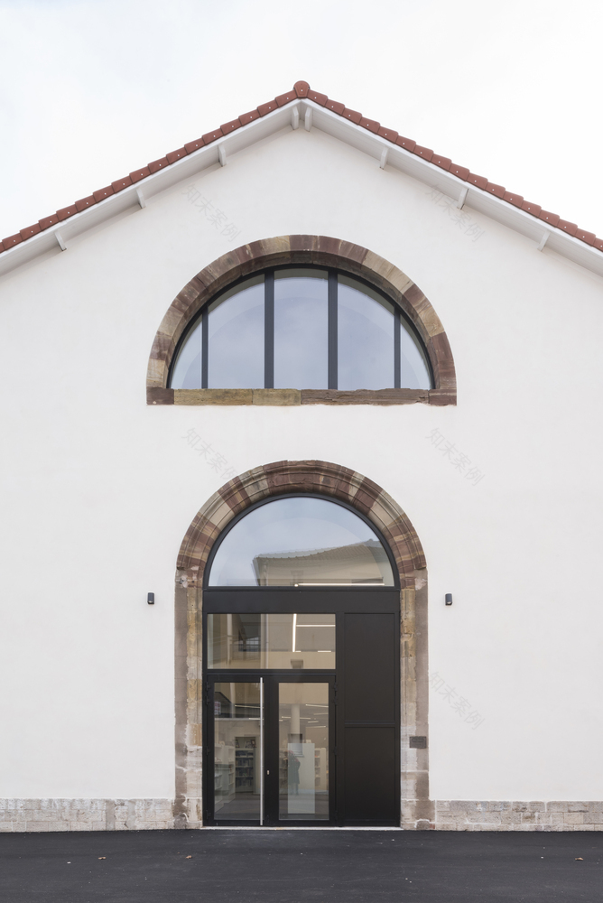 Lunéville 多媒体图书馆-43