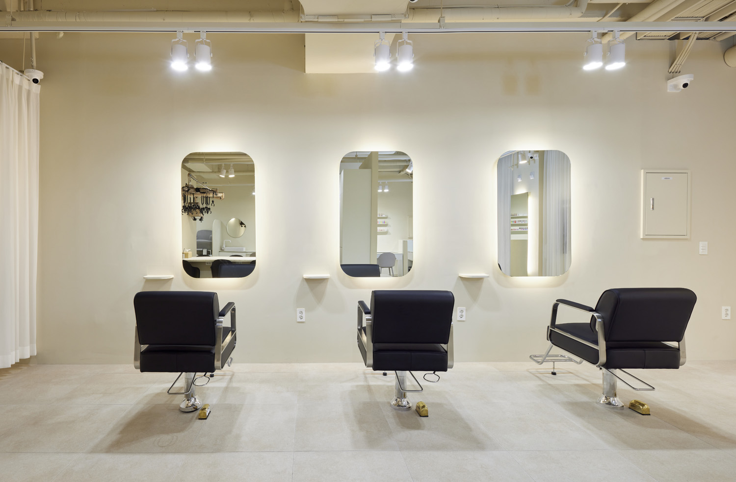 高级舒适的 24 小时美妆与美容沙龙设计-16