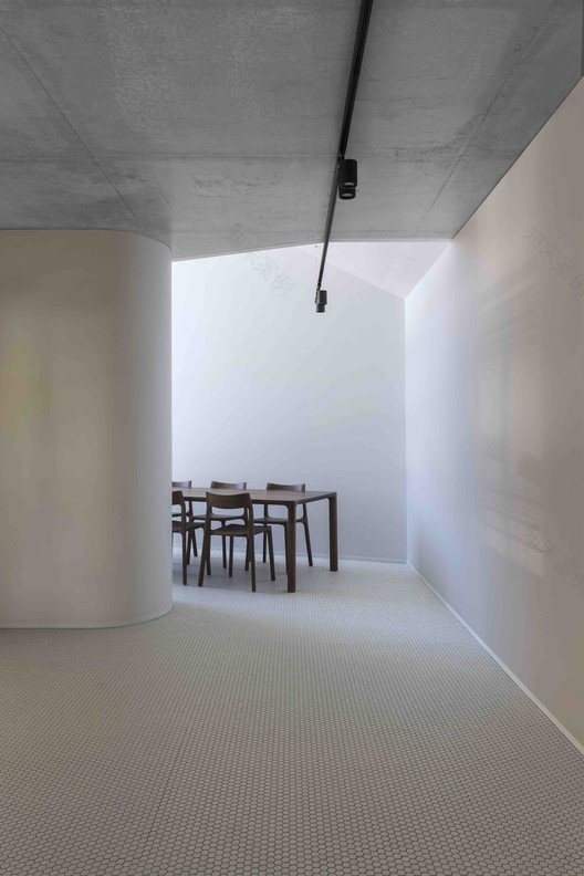 Crown 515 Smart Design Studio-30