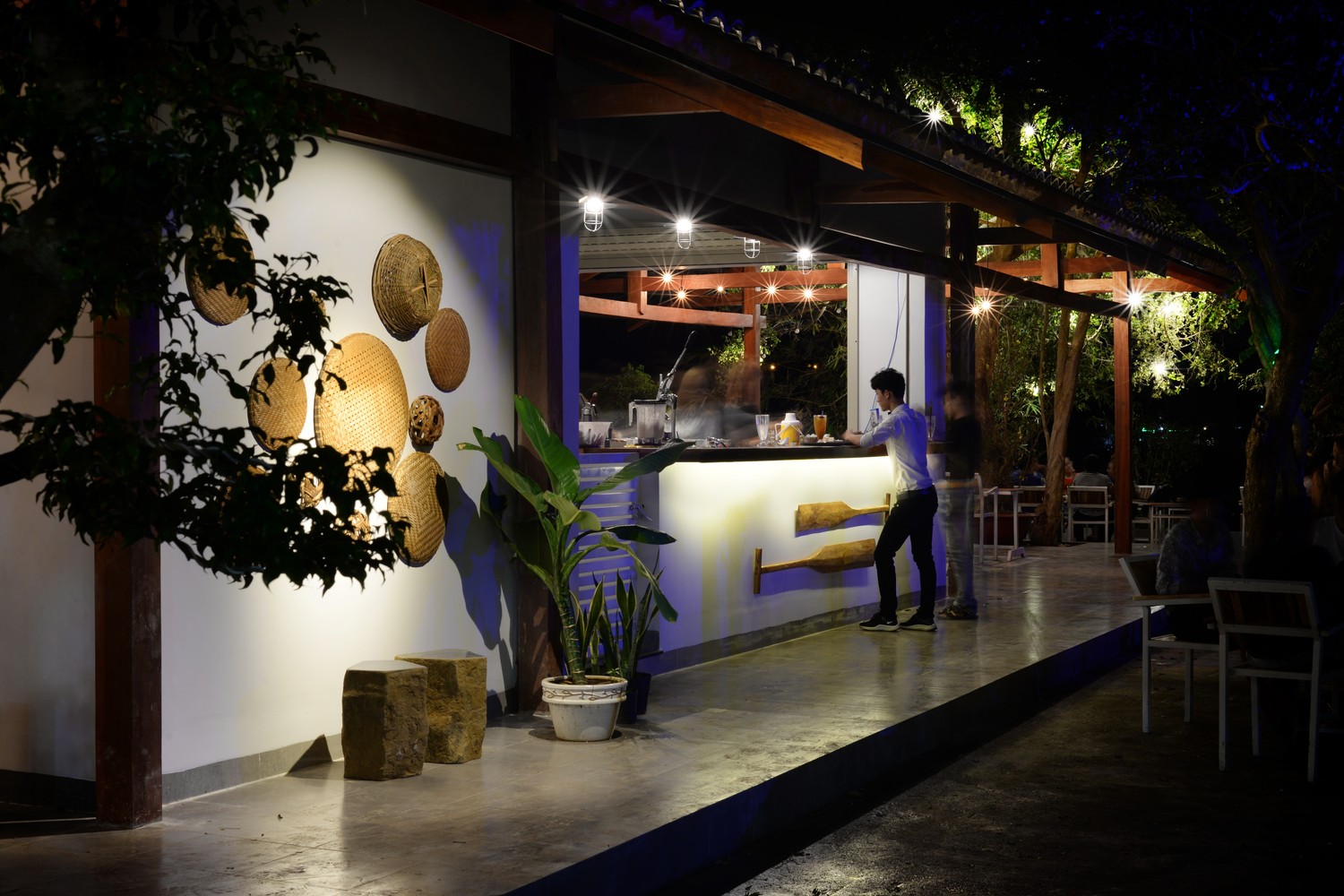 越南中部沿海城镇的生态咖啡馆-15