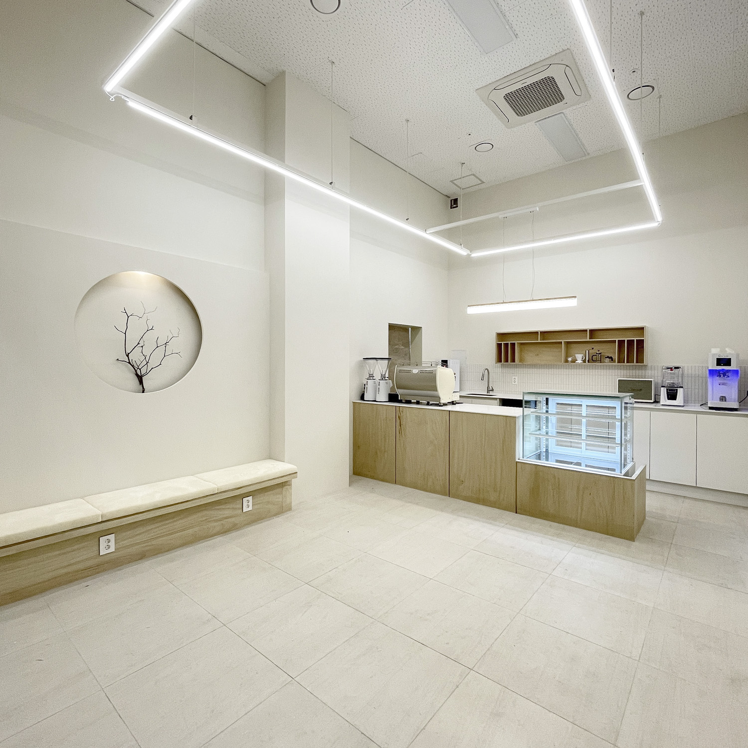 18 平米极简咖啡厅，呈现温馨早午餐空间-3