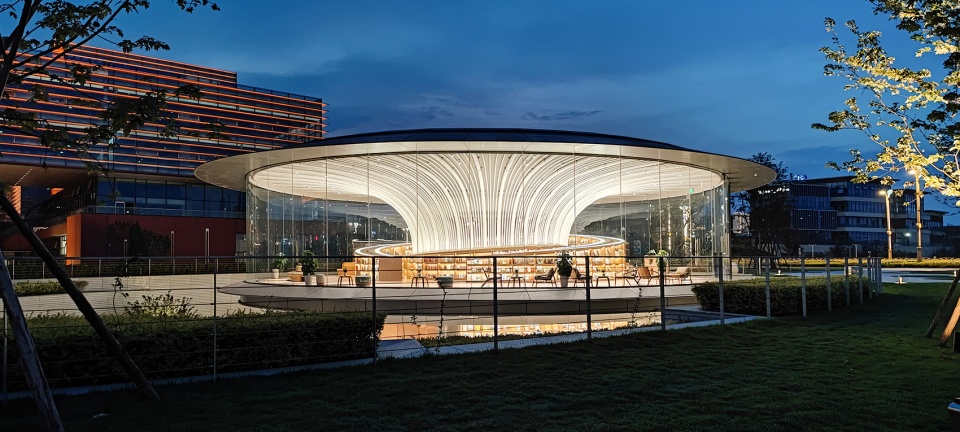 漂浮云端 | 成都东部新区知也图书馆，极简艺术与自然交融-7