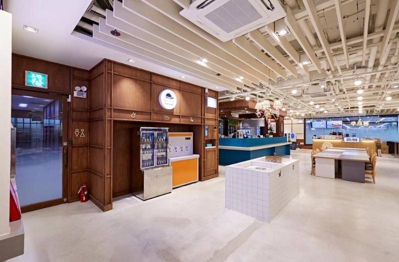 158 平米现代餐厅设计，打造白色与木纹的美食空间-15