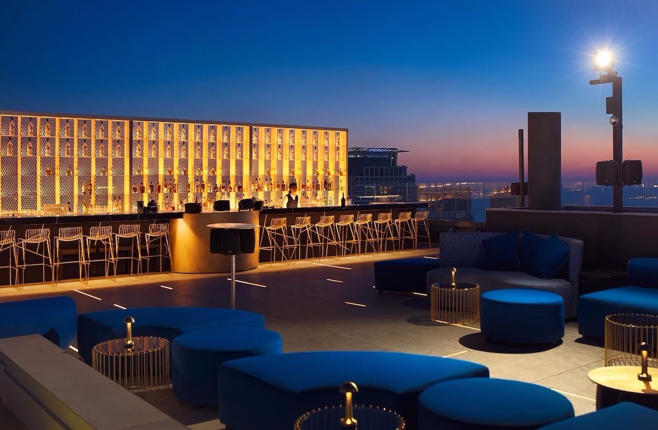 布朗酒店的灯塔-1