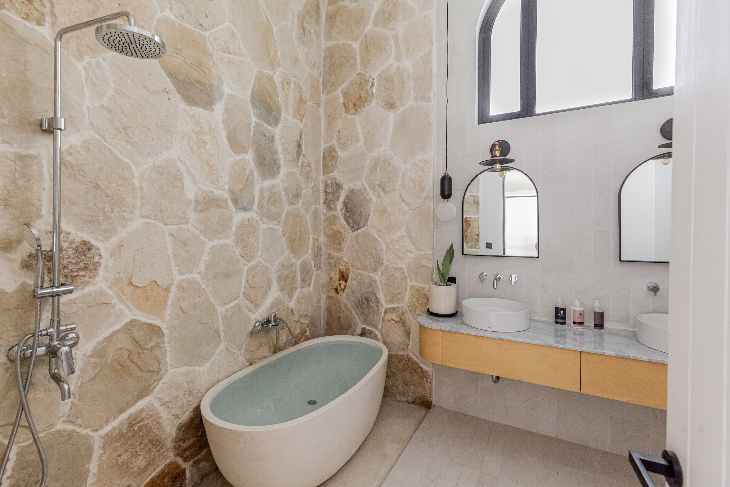 巴厘岛假日别墅 | 弧形与绿植的时尚设计-30