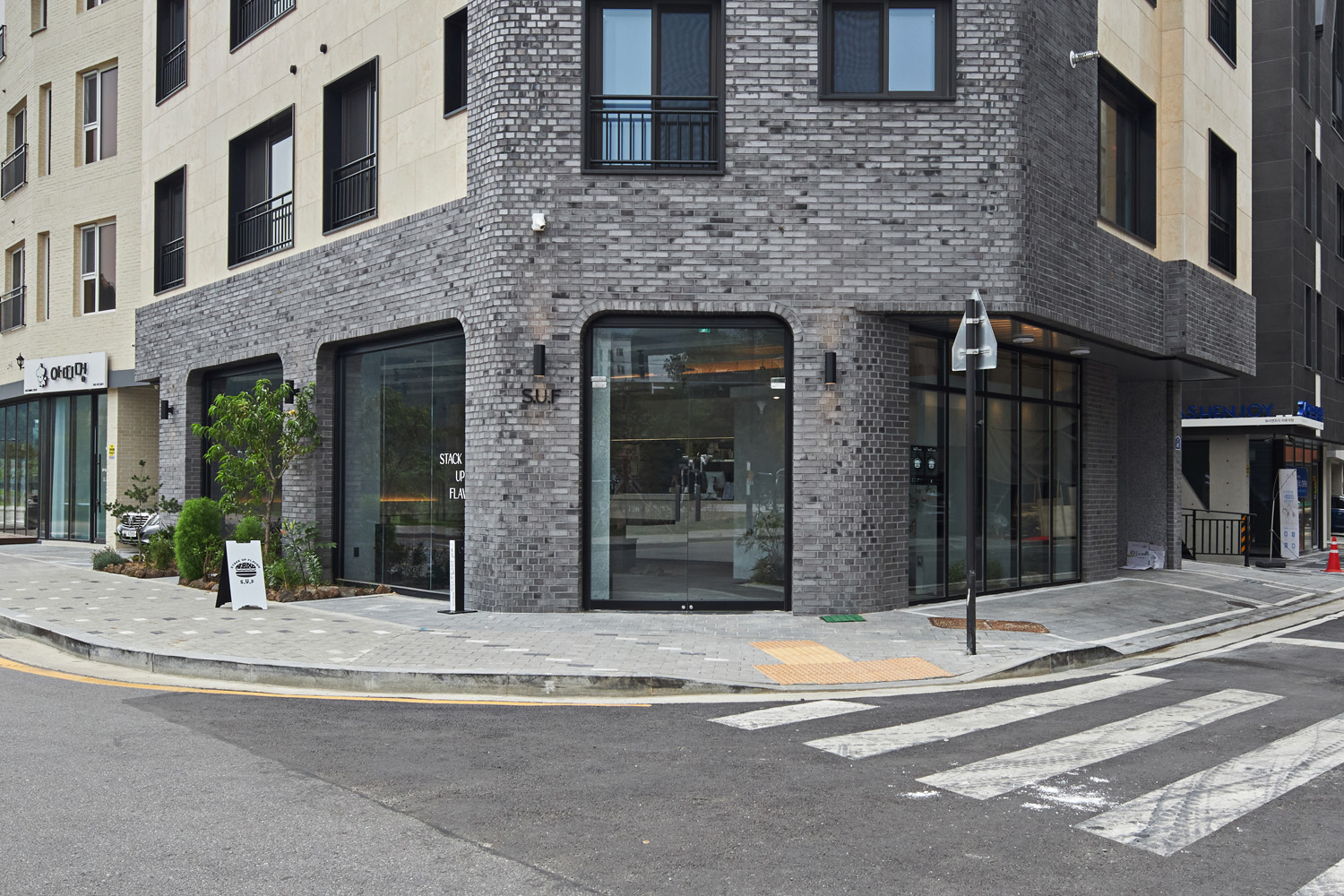 现代工业风室内设计，30 平米小空间大利用-3