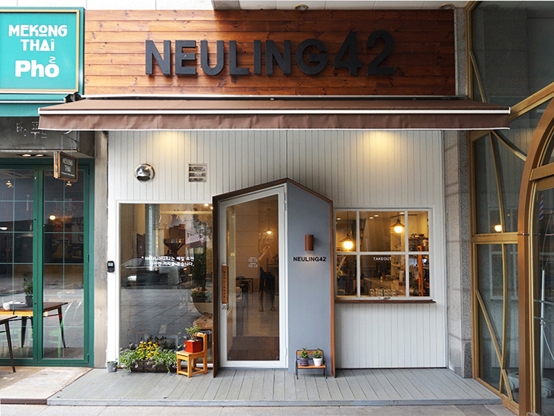 42 号店铺，21 平米纯白现代咖啡馆设计-2