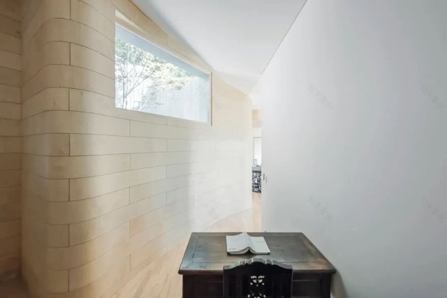 首尔以东的倾斜屋顶乡村住宅-46