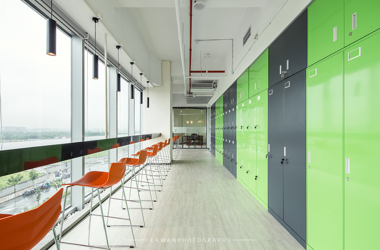 优鸿设计 服装公司办公室空间-13