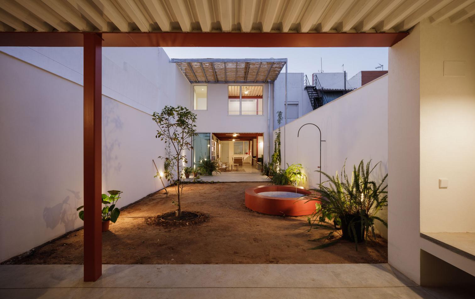 西班牙 Sevilla 的九柱庭院住宅设计-8