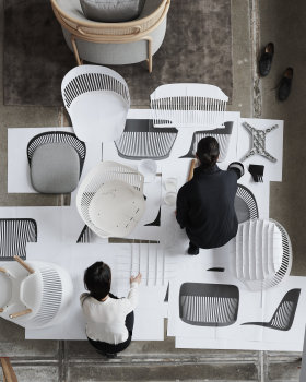 轻盈透明，经典重生的 AIIR chair