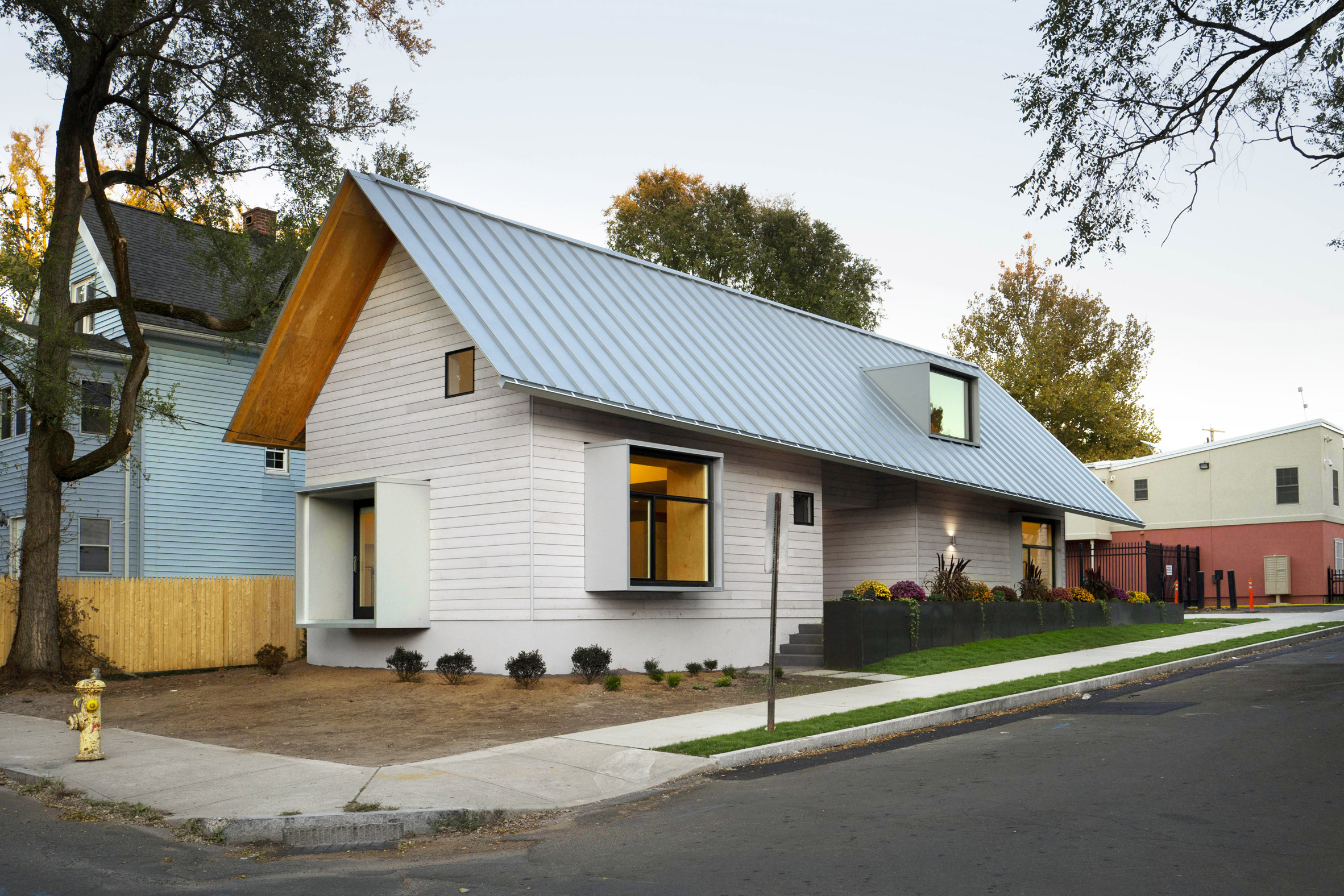 Yale architecture students create dwelling in Connecticut for the homeless-22