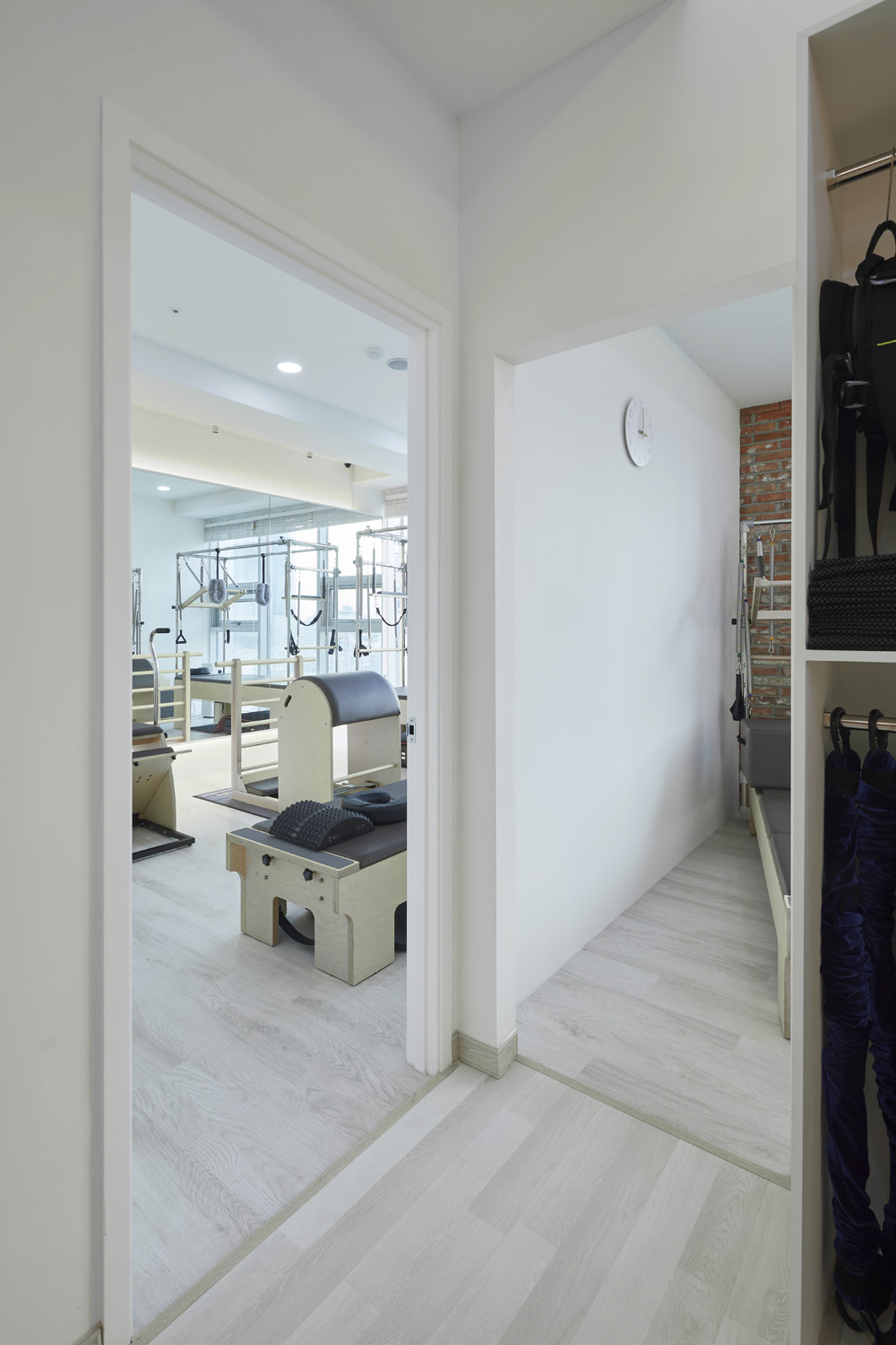 现代简约风格的 20 平米塑料中心室内设计-10