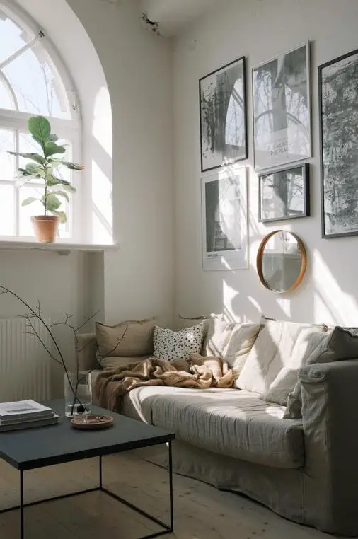 独特半圆形窗户照亮的明亮工作室-11