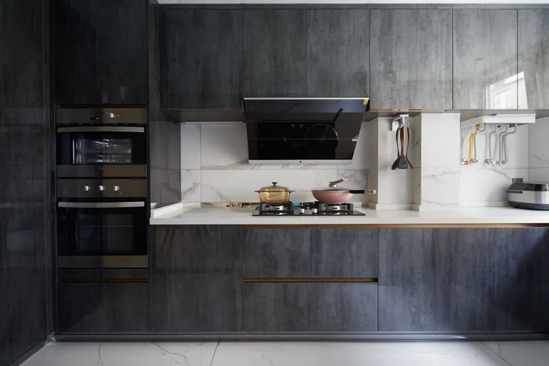 现代轻奢大平层 | 灰奢有度的中央御景社交空间-38