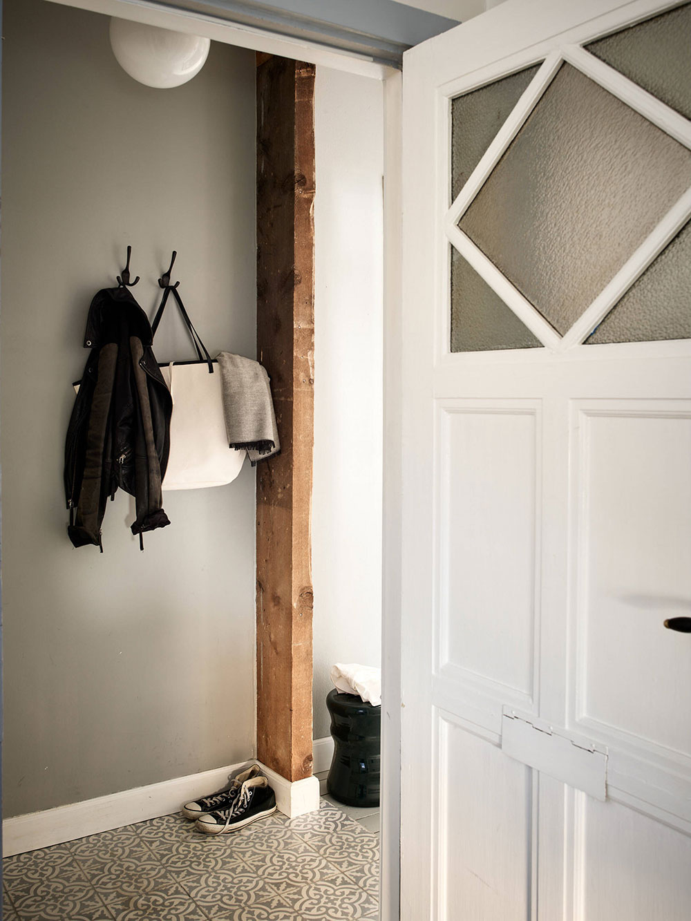 瑞典 38 平米温暖公寓，黑色与棕色调的完美融合-21