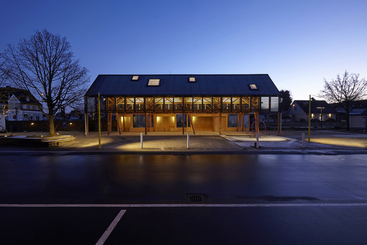 丹麦小镇的红色木质市场-38