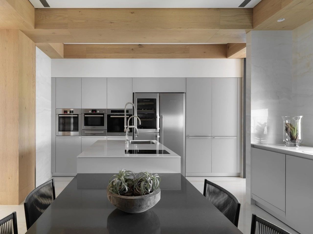 高级灰撞色搭配室内设计-50