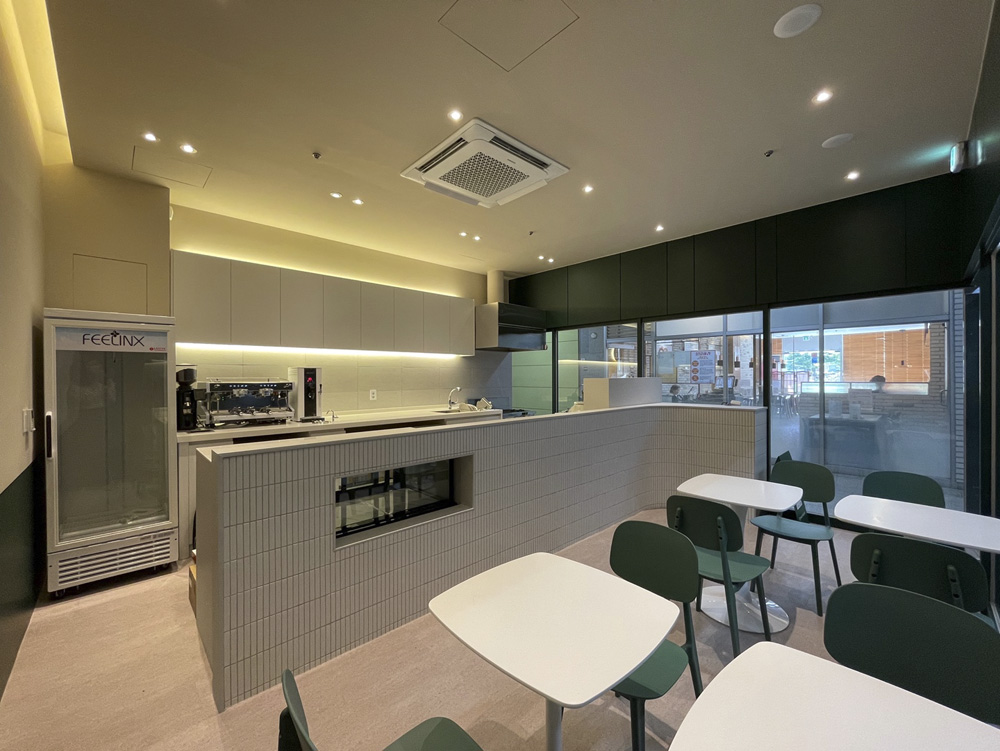 九平米咖啡厅的点睛之笔——绿色点缀的清新空间-3