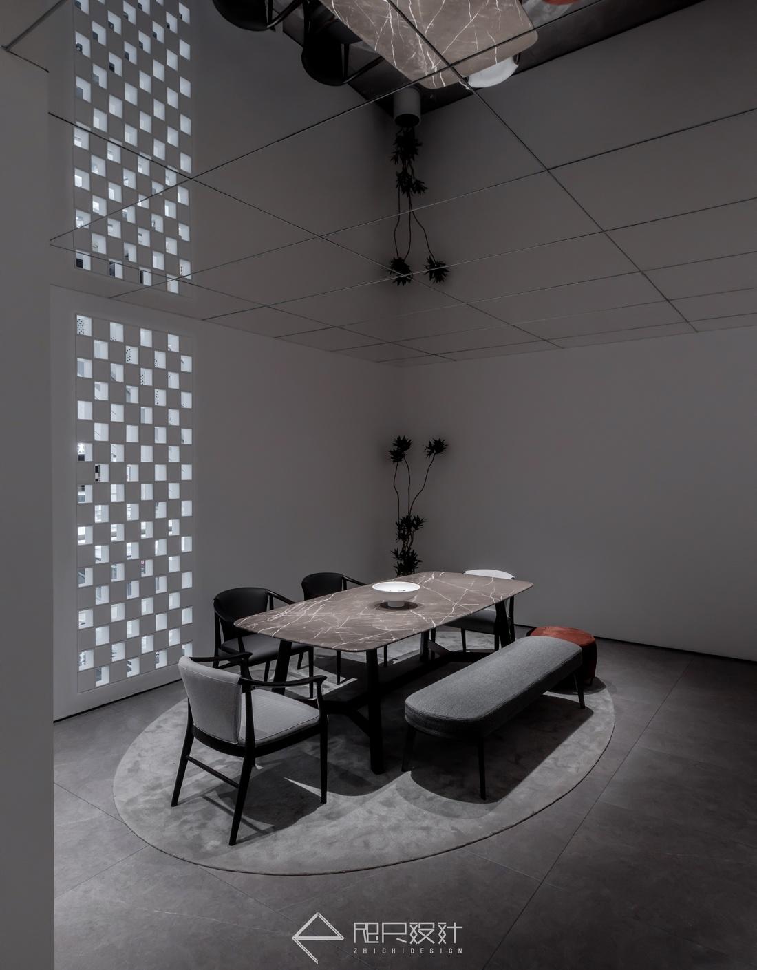 半墙设计、镜像交错,打造个性家居空间-29