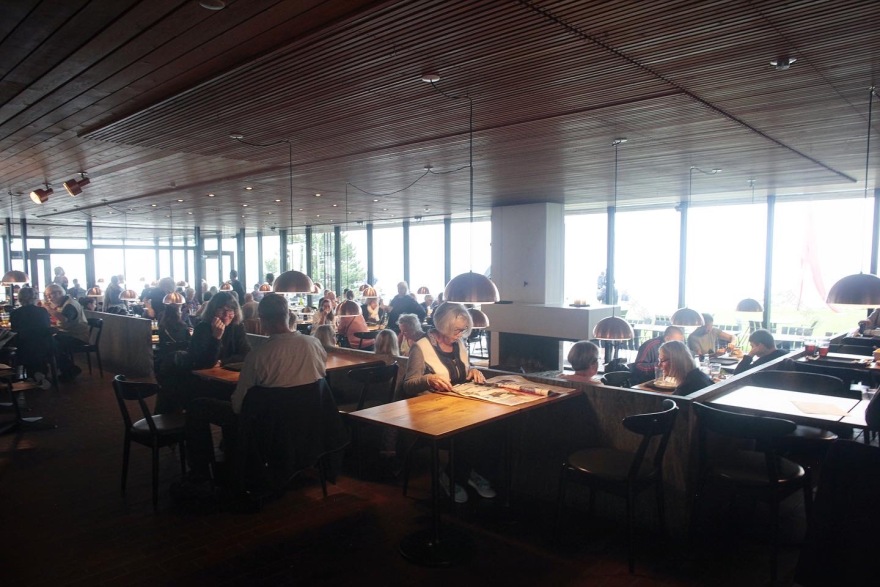 デンマークの海岸線に位置する世界一美しいと称される環境に溶け込む美術館「ルイジアナ美術館」 - #casa-45