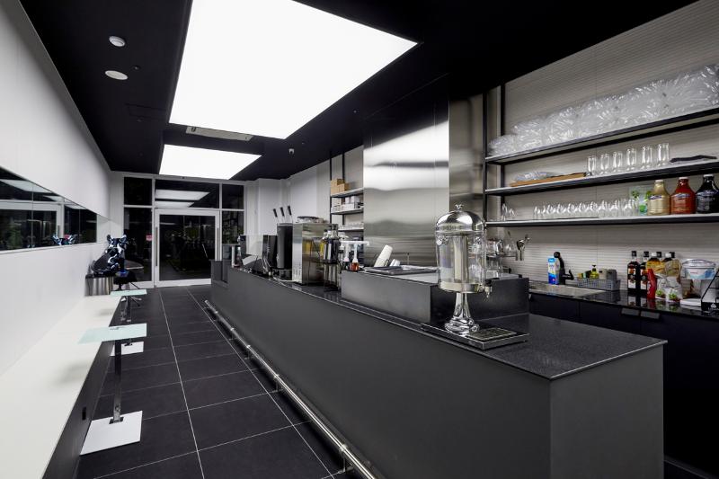 现代黑白灰 18 平米咖啡厅室内设计案例-5