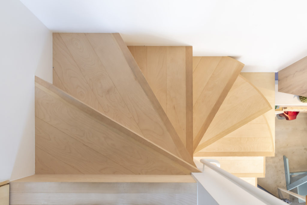 漫画の世界にも通ずる住空間リビングが外にあって、直接空を望める家で暮らす | Outdoor | 100%LiFE-21