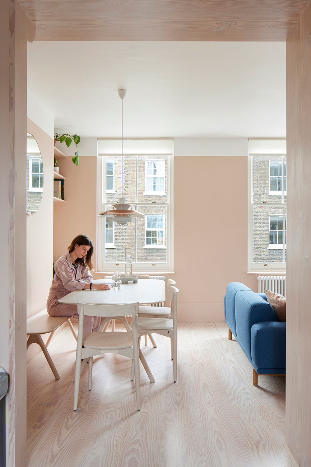 伦敦现代公寓的粉色与蓝色调设计-2