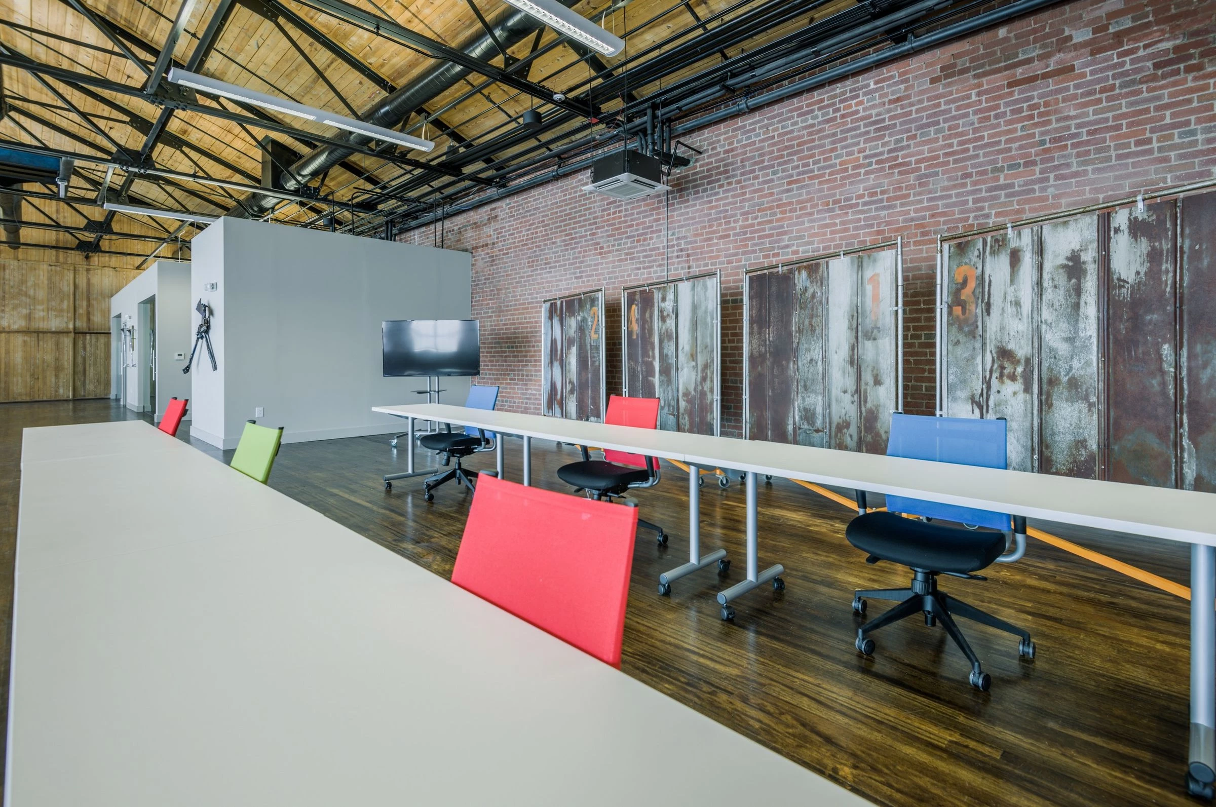 Blue Bloodhound 总部-23