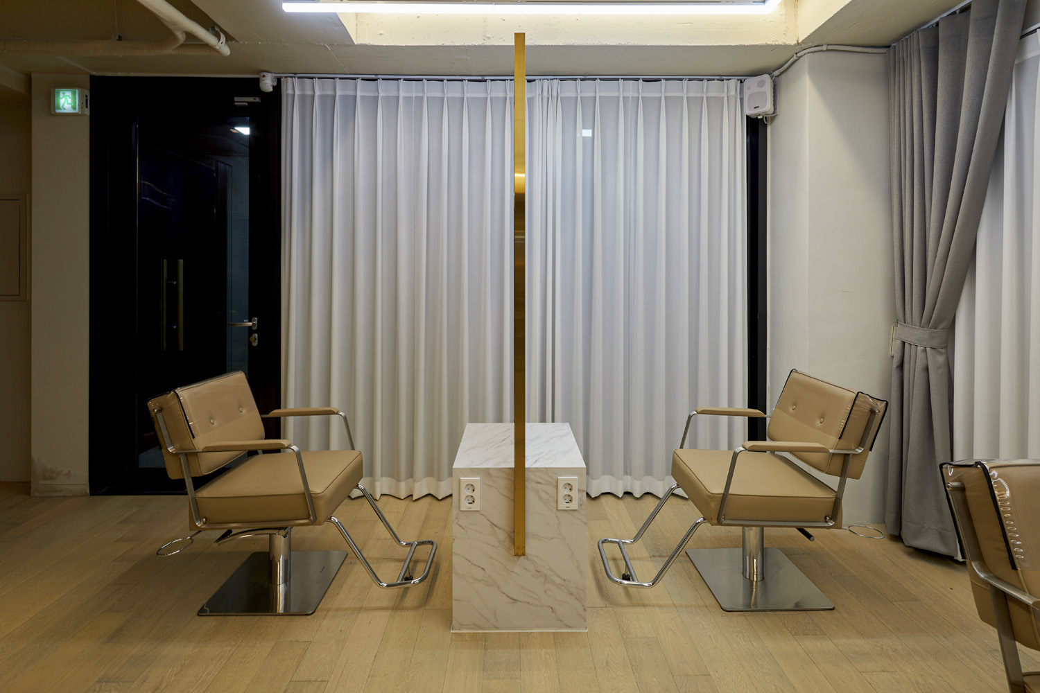 简约优雅 80 平美容院设计-19