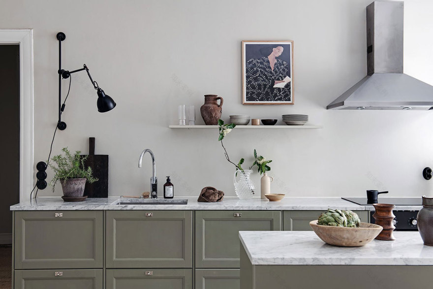 瑞典 71 平米绿色厨房不规则公寓设计-3