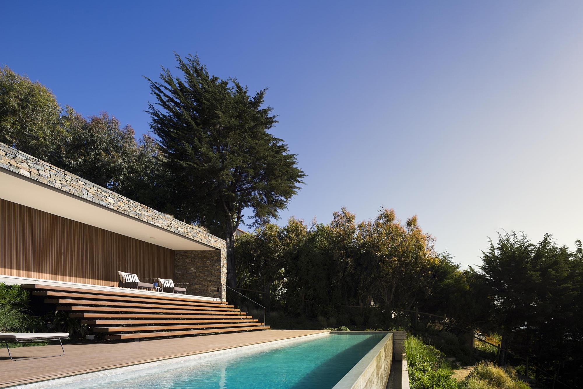 智利罗卡斯别墅 | 石头盒子中的宁静海景-28