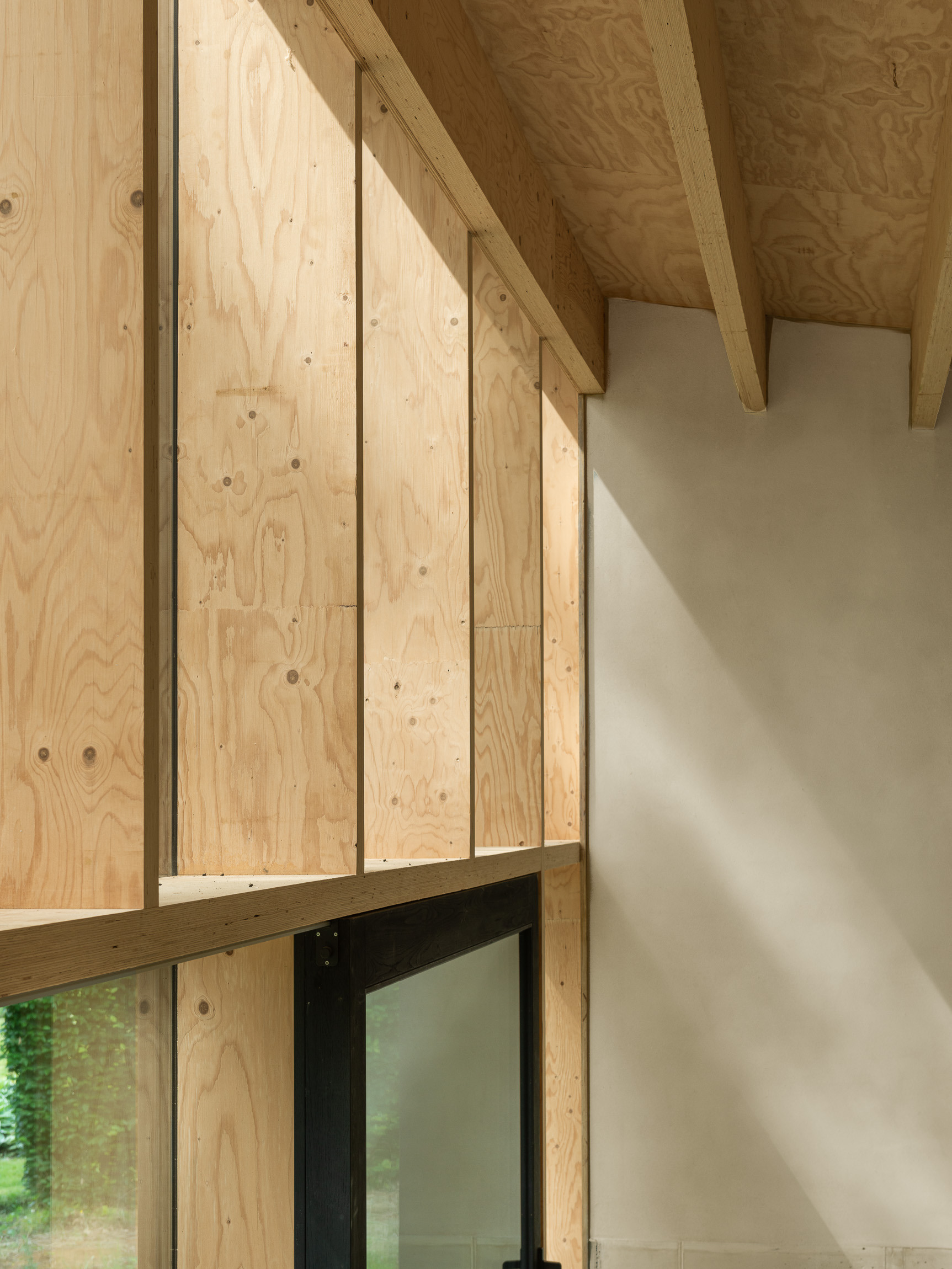 内部风险投资公司（注：House VC常见的一种理解是指企业内部设立的风险投资部门或公司，专门对企业内部有潜力的项目或业务进行投资，这里的翻译结合此常见语境给出，但需根据具体上下文进一步确定其精准含义） -21