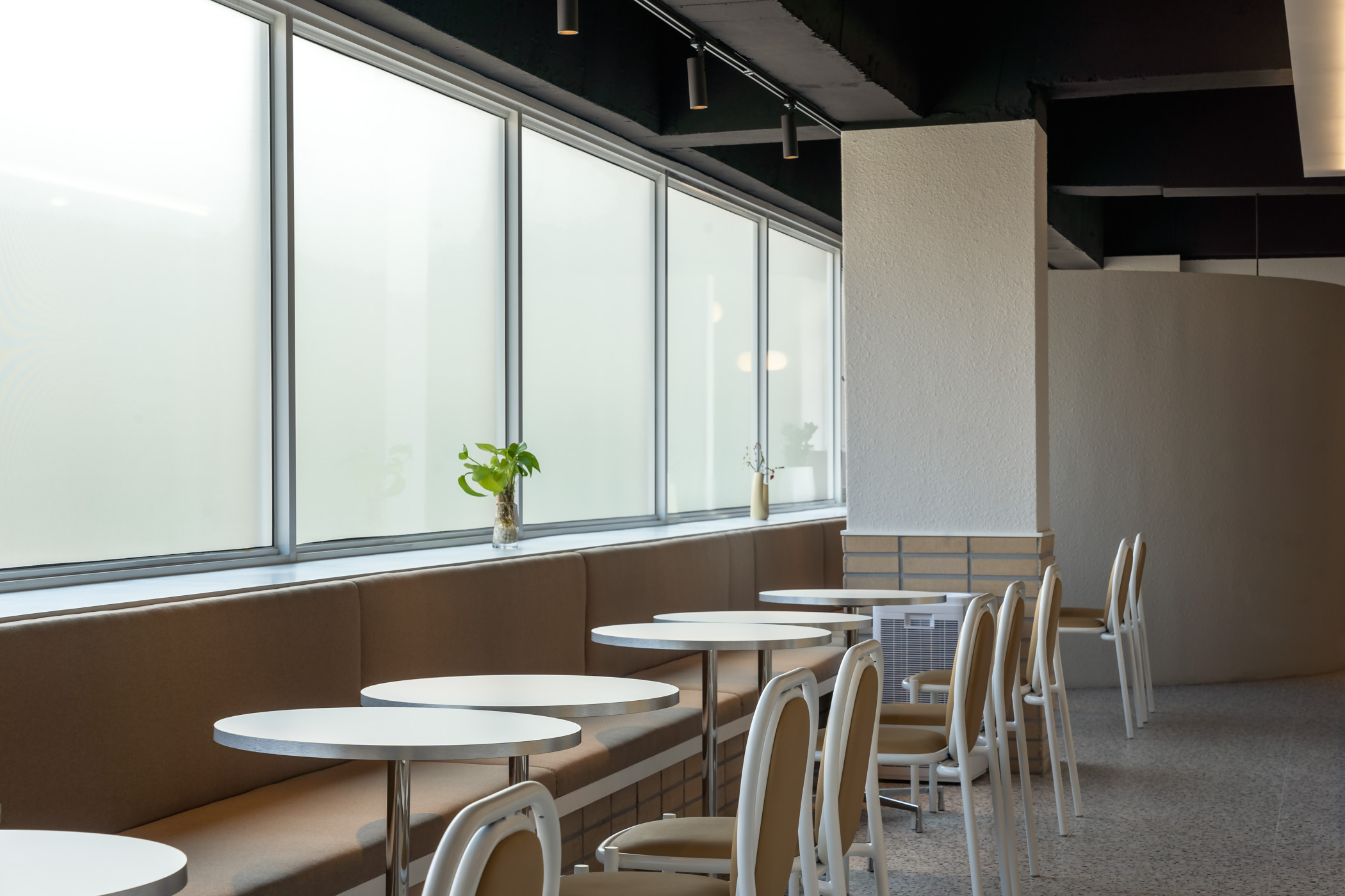 70 平现代简约咖啡厅，点睛之笔的室内设计-13