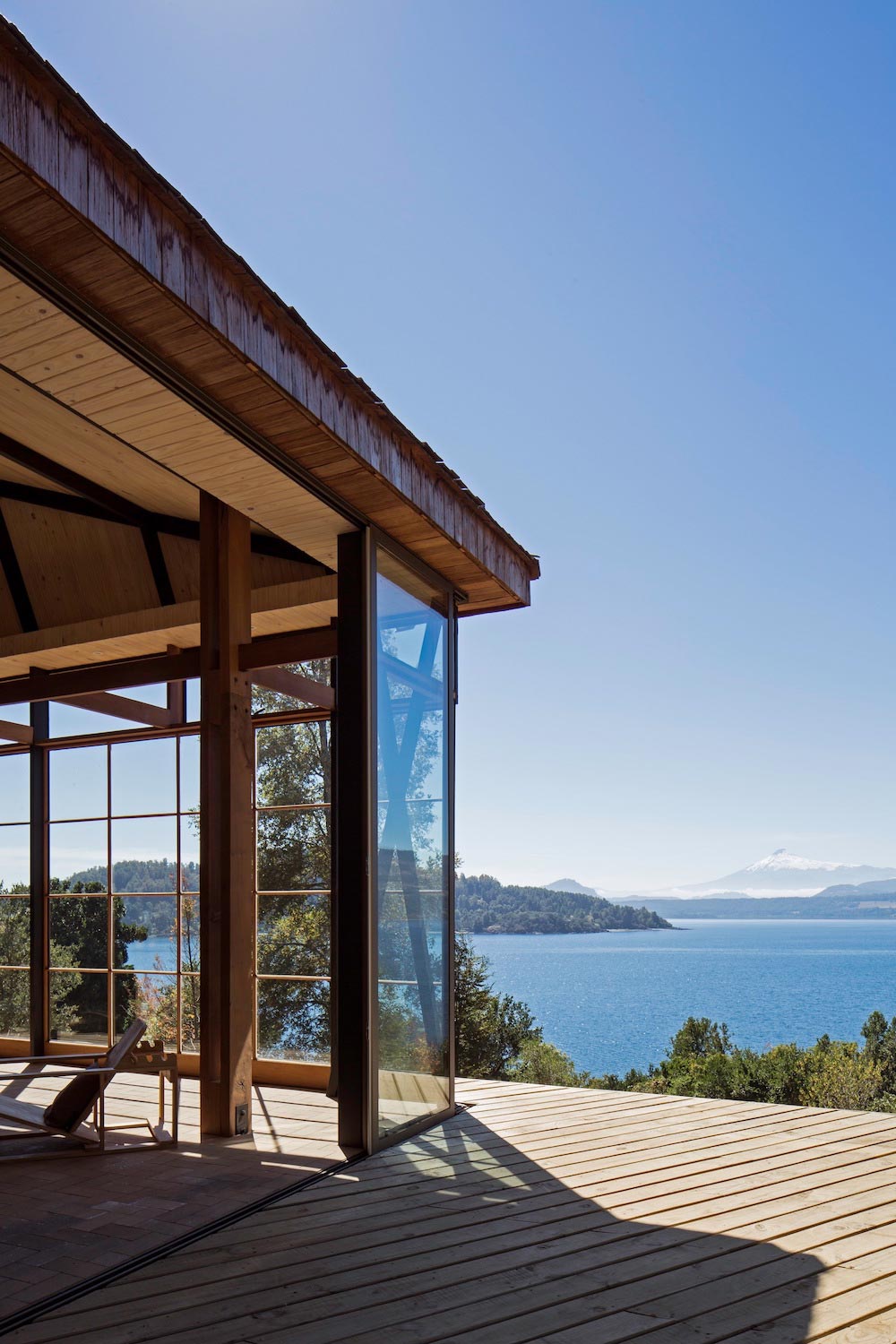 湖岸火山烧烤屋 · 智利 Lago Panguipulli 地区的生态设计-10