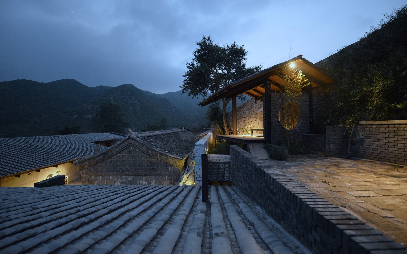 长城脚下“侧漏”的院落 | 巧妙应对用地难题-24