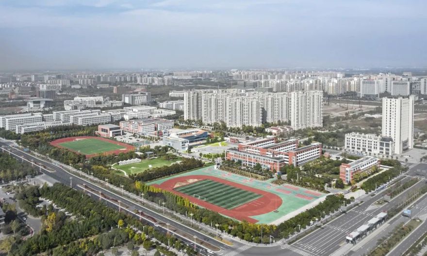 桥上教学楼 – 盐城外国语学校创新中心丨中国盐城丨Perform 普泛建筑-15